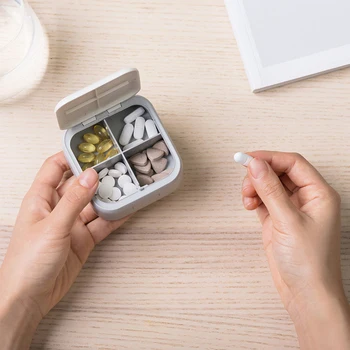 Medicinos Pakuotėje Nešiojamų Vitamino Tabletes, Dėžutę Tablečių Dėžutė Kelionės Tablečių Dėžutė Kosmetikos Laikymo Dėžutė Konteinerių Tabletes Langelį Ir Skirtuko Turėtojas