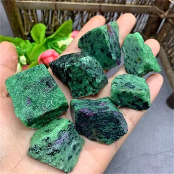 Mineralų, akmenų Natūralus kvarco kristalas rubys zoisite neapdorotais žalio akmens, Namų puošybai